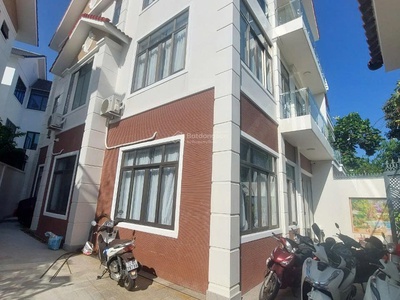 Bán biệt thự phương nam, p8, tp vũng tàu. nhà mới xây / diện tích 230 m2/ 1 trệt 2 lầu. giá: 26 tỷ 1