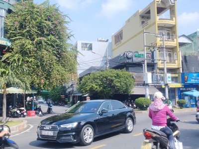Hiếm chdv khu bầu cát - âu cơ - 6 tầng - hxh doanh thu 48tr 1 tháng 0