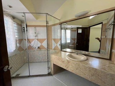 Cho thuê villa sân vườn thảo điền 10x20 4pn 4wc đường xe hơi, đậu 2 xe thoải mái chỉ 30 triệu - giá 3