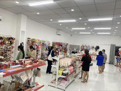 Cửa hàng TL cần bổ sung thêm nhân viên 0