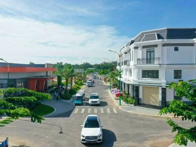 Nhà hòa lợi, bến cát, bình dương. 80m2 mặt dường 12m cần bán 2