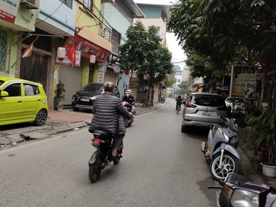 Bán gấp giá rẻ nguyễn văn linh 10m/30m, 4 tầng, mặt tiền 3.3m, 2.55 tỷ long biên.   23/8/2024 bán 0