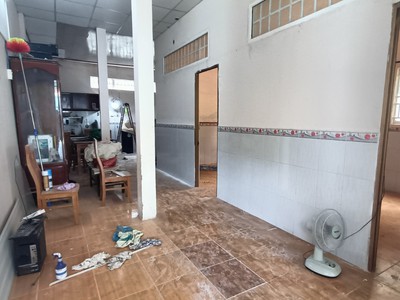 152. nhà 2 góc mặt tiền 5 triệu 2 phòng ngủ khu dân cư 3a đang sơ bê lại 2