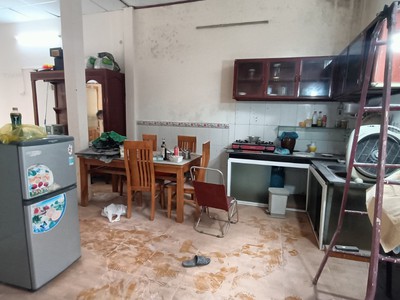 152. nhà 2 góc mặt tiền 5 triệu 2 phòng ngủ khu dân cư 3a đang sơ bê lại 1
