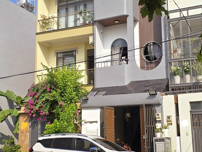 Xe hơi chạy vi vu - đường bưng ông thoàn   quận 9 - nhà mới xây dựng 3 tầng đẹp nung ninh - nhỉnh 6 0