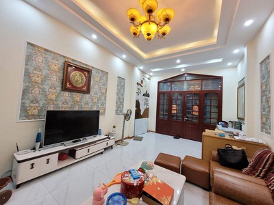 Hiếm bán nhà ngõ ô tô vỉa hè rộng kinh doanh minh khai hai bà trưng 38m2 3t giá 5 tỷ 4. 0