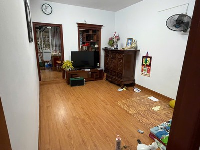 Bán tập thể nghĩa tân, hoàng quốc việt 70m 2pn, nội thất đẹp, chỉ 3.35 tỷ 1