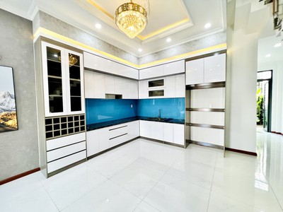 Bán nhà 3 lầu gần nhà máy Lego ở TP Tân UYên 1