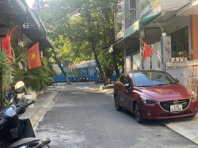 Chính chủ bán nhà 3 tầng đường oto đổ nhựa gần lê tấn trung sơn trà 0