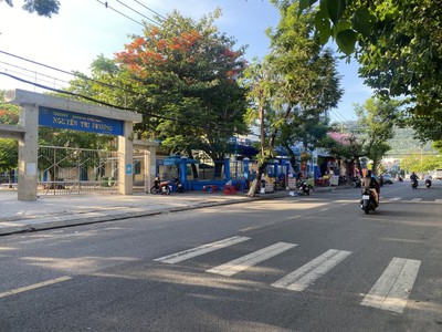 Chính chủ bán nhà 3 tầng đường oto đổ nhựa gần lê tấn trung sơn trà 3