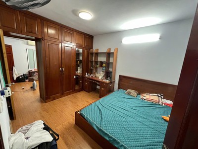 Bán tập thể nghĩa tân, hoàng quốc việt 70m 2pn, nội thất đẹp, chỉ 3.35 tỷ 0