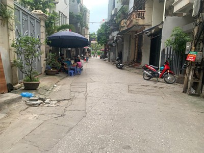 Bán nhà phố liễu giai 5t,mt 4,5m, ôtô,ngõ thông, ở ngay chỉ 6,6 tỷ 0