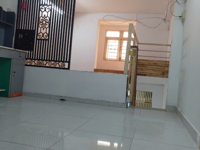 Cho thuê nhà mới sơn sửa giá rẻ trung tâm đường số 11, phường 4, quận 4, hcm 2