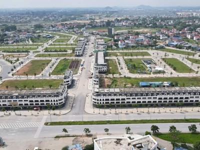 Bán căn liền kề, shophouse kinh doanh 90m2 kđt yên bình green, phổ yên thái nguyên, gần nhà máy 2