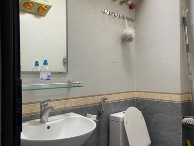 Chính chủ cần bán nhà 5 tầng 1 tum số 561 mặt đường hồng hà, phúc tân 4