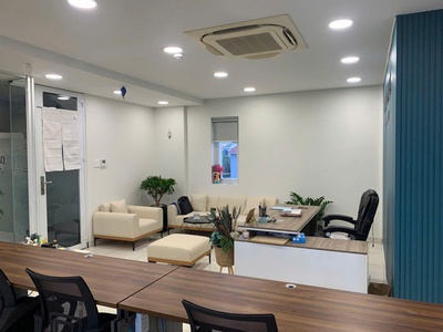 Quận 2   tp thủ đức     chuyển vp lớn hơn cần sang lại vp nguyên sàn 80 m2 , có full nội thất 1