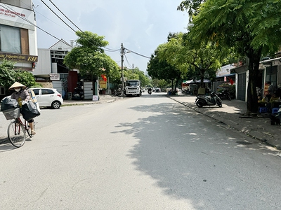 Cần bán 99m2 nhà cấp 4 mặt phố Ái Mộ. Vị trí kinh doanh tuyệt đỉnh, cách hồ 50m 3