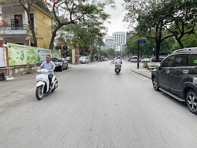 Cần bán 99m2 nhà cấp 4 mặt phố Ái Mộ. Vị trí kinh doanh tuyệt đỉnh, cách hồ 50m 6