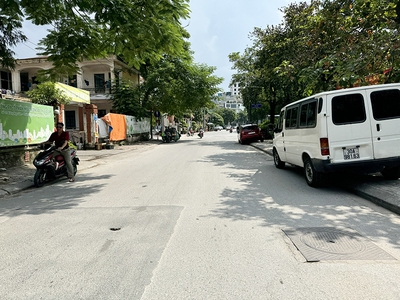 Cần bán 99m2 nhà cấp 4 mặt phố Ái Mộ. Vị trí kinh doanh tuyệt đỉnh, cách hồ 50m 7