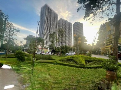 Hàng đẹp 51m2 mặt đường lớn chân cầu nhật tân- ngọc chi , vĩnh ngọc 1