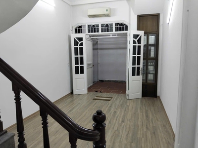 Cho thuê làm chdv, home stay nhà nguyên căn ngõ 71 tân ấp, 41m2, 4 t, 4 n, 3 wc, 12.5 triệu 0