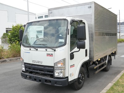 Xe tải Isuzu QKR230 thùng kín 1