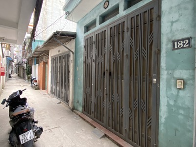 Cần cho thuê nhà 3 tầng tại khương đình- thanh xuân - hà 0