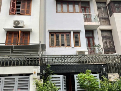 Cho thuê làm vp, ở hộ gđ nhà lk phố hoàng văn thái, dt 85m2-4 tầng-mt 5m - 5 ngủ - giá 29 triệu 1