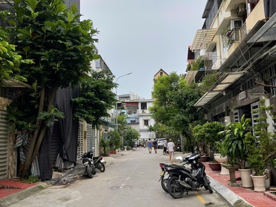 Cho thuê làm vp, ở hộ gđ nhà lk phố hoàng văn thái, dt 85m2-4 tầng-mt 5m - 5 ngủ - giá 29 triệu 3