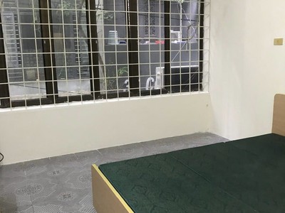 Cho thuê nhà ngõ ô tô phố nguyên hồng, đống đa,  dt 45m2 - 4 tầng - ngủ - mt 5m - giá 19 triệu 2