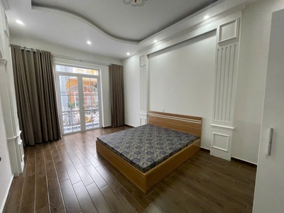 Cho thuê nhà Văn Cao, DT: 76m2, 3 p.ngủ full nội thất. 4