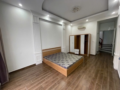 Cho thuê nhà Văn Cao, DT: 76m2, 3 p.ngủ full nội thất. 5