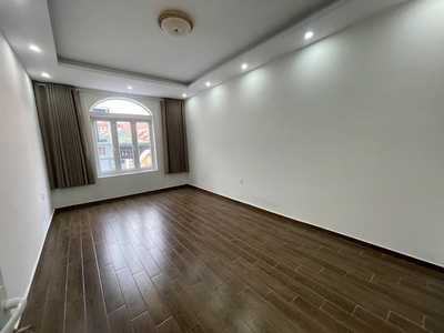 Cho thuê nhà Văn Cao, DT: 76m2, 3 p.ngủ full nội thất. 7