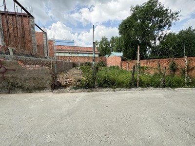 Bán đất xây chdv đường hàng tre, p long thạnh mỹ.dt: 4x25m cn 100m giá 5.5tỷ 0