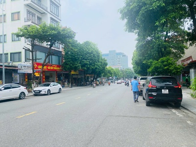 Cho thuê nhà mặt phố Tôn Đức Thắng, Khai Quang, Vĩnh yên. Giá 18 triệu 2