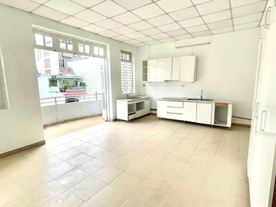 Cho thuê phòng Quận 7, đường Lâm Văn Bền. Phòng ban công, rộng 30m2 2