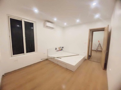 Bán nhà dịch vọng - cầu giấy 42mx4 tầng, tặng full nội thất , nhà dân xây. giá 6.05tỷ 2