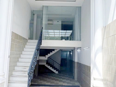 Cho thuê nhà đường Lê Quốc Hưng gần Hoàng Diệu, Q4. 6 Tầng, DT400m2 có Thang Máy chỉ 42tr. 0