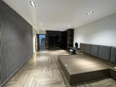 Bán nhà trâu quỳ. 60m2 mt 3,5m 5,7 tỷ. ngõ thông, kinh doanh 0