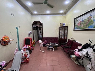 Bán nhà mặt phố tôn đản, 44m2, mặt tiền 4.2m, nhỉnh 33 tỷ, vỉa hè rộng, ô tô dừng đỗ, kd đỉnh 2