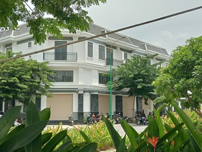 Nhà phố 1 trệt 1 lững 1 lầu, gần trung tâm tp. mới bình dương, giá 2,4/tỷ/ căn,  giá không phát 0