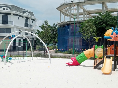Nhà phố 1 trệt 1 lững 1 lầu, gần trung tâm tp. mới bình dương, giá 2,4/tỷ/ căn,  giá không phát 1