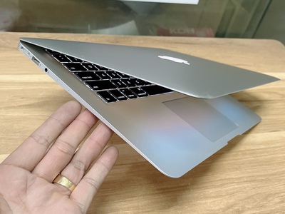 Macbook Air 2017 vỏ nhôm siêu mỏng I5/8Gb/ssd/13.3" đẹp Rẻ 1