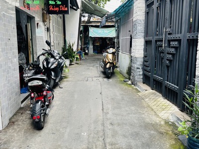 Chủ đang ngộp bank , cần bán nhanh ngay đường trần văn quang  23m2 - 3 tầng - hẻm 3m thông - an ninh 0