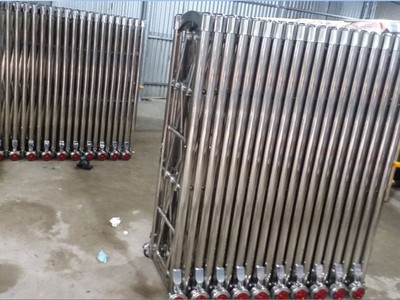 Cổng xếp kéo tay- CTY LAN BÙI 1