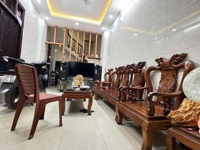 Siêu hiếm nhà3 tầng ngay chân cầu nhật tân về ở luôn, đường oto gần 0