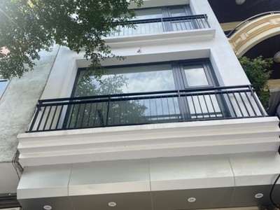 Chính chủ cho gấp thuê nhà 7 tầng mặt phố 135 khâm thiên, đống đa 0