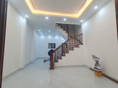 Đường Láng, Đống Đa. 45m2, 5 Tầng, Mt 4.8m, Giá 7.5 Tỷ 0