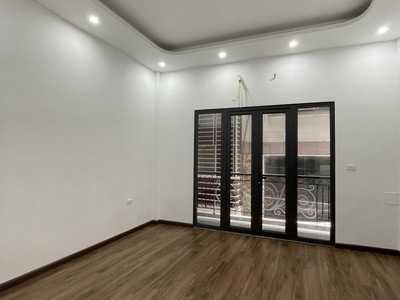 Đường Láng, Đống Đa. 45m2, 5 Tầng, Mt 4.8m, Giá 7.5 Tỷ 5