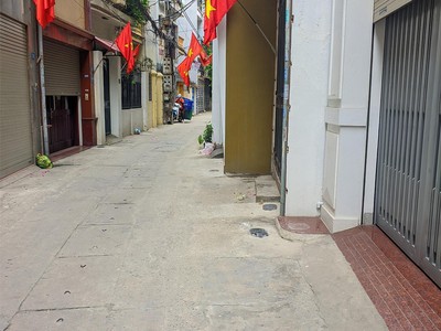 Gia đình tôi chuyển nhượng đất  ô tô vào nhà số 19 ngõ 60 phố yên lạc hà nội 1